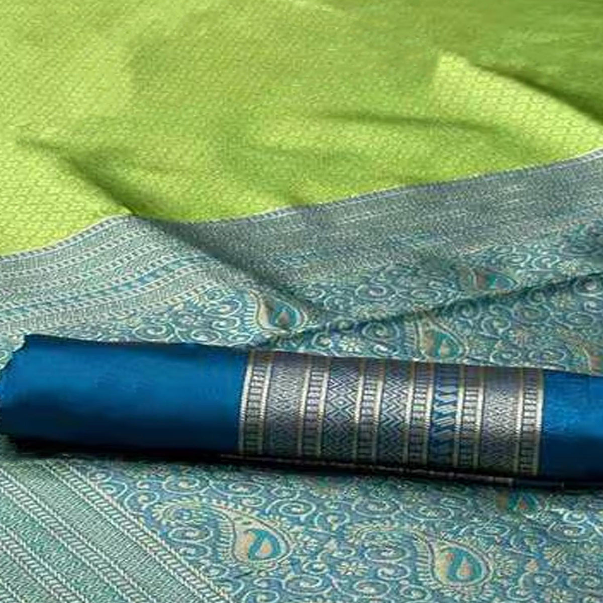green-woven-banarasi-silk-saree-22