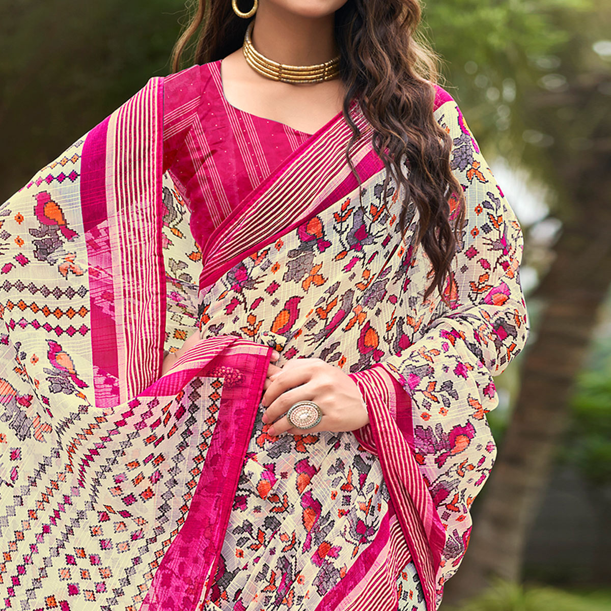 Cream & Pink Floral Printed Chiffon Saree