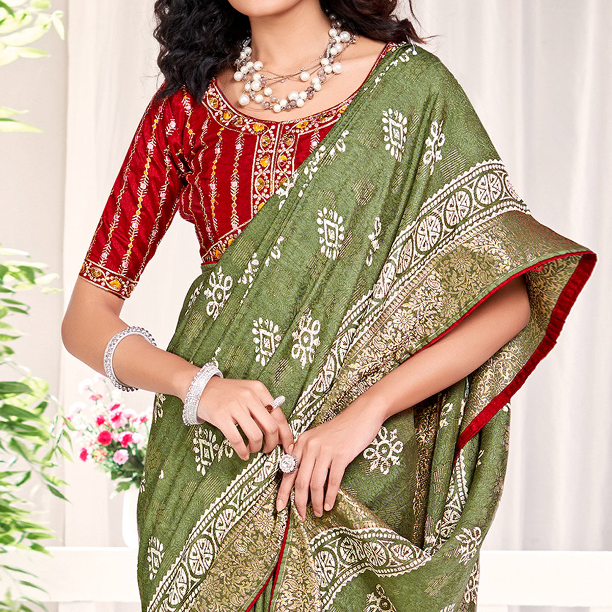 green-floral-printed-dola-silk-saree-8