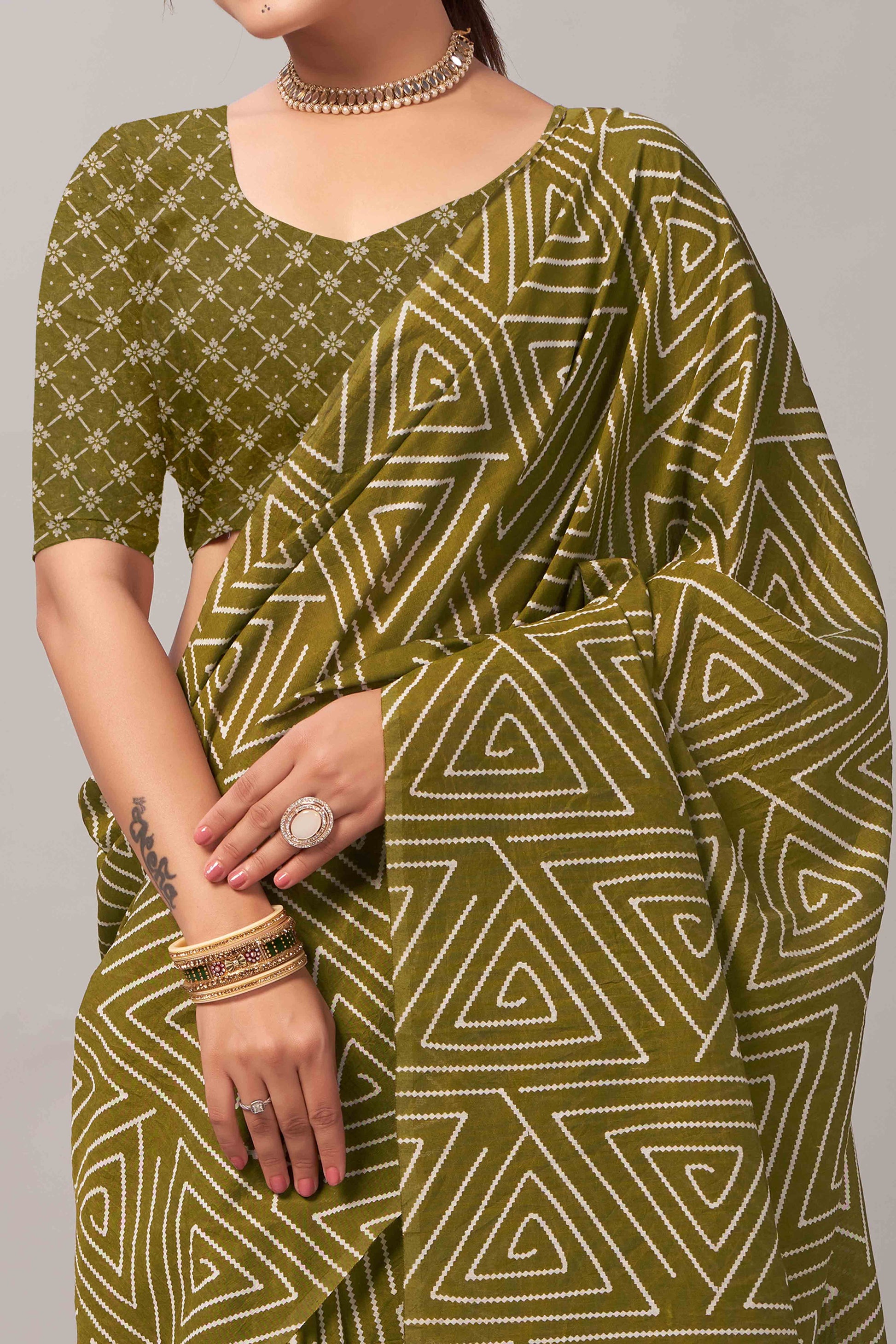 green-ajrakh-printed-cotton-blend-saree-19