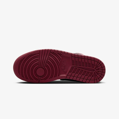 Jordan | AIR JORDAN 1 LOW { BLACK/BLACK-WHITE-TEAM RED