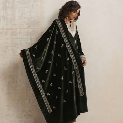trueBrowns Green Velvet Floral Embroidered Kurta Pant Dupatta Set