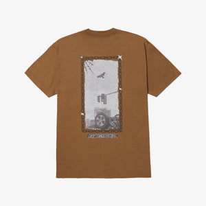 HUF | CAR CLUB T-SHIRT  { CAMEL