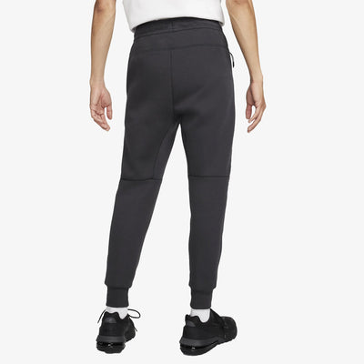 Nike | SPORTSWEAR TECH FLEECE SLIM FIR JOGGERS  { BLACK/BLACK