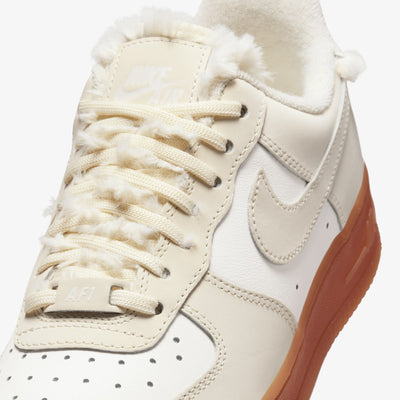 Nike | AIR FORCE 1 '07 LX { SAIL/COCONUT MILK-GUM MED BROWN