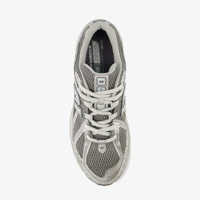 New Balance | 1906R  { GREY/SILVER