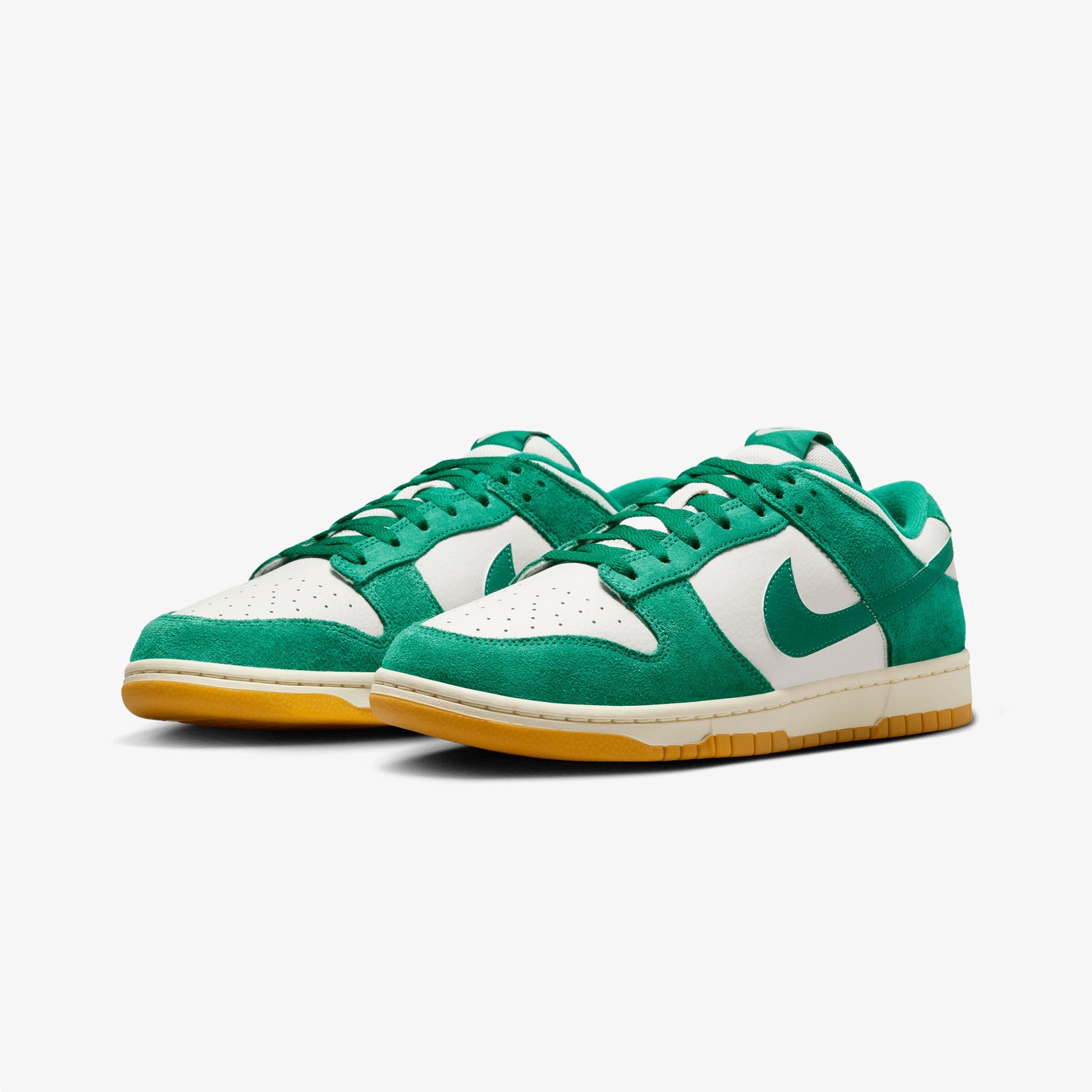 NIKE | DUNK LOW RETRO { PHANTOM/MALACHITE-GUM LIGHT BROWN