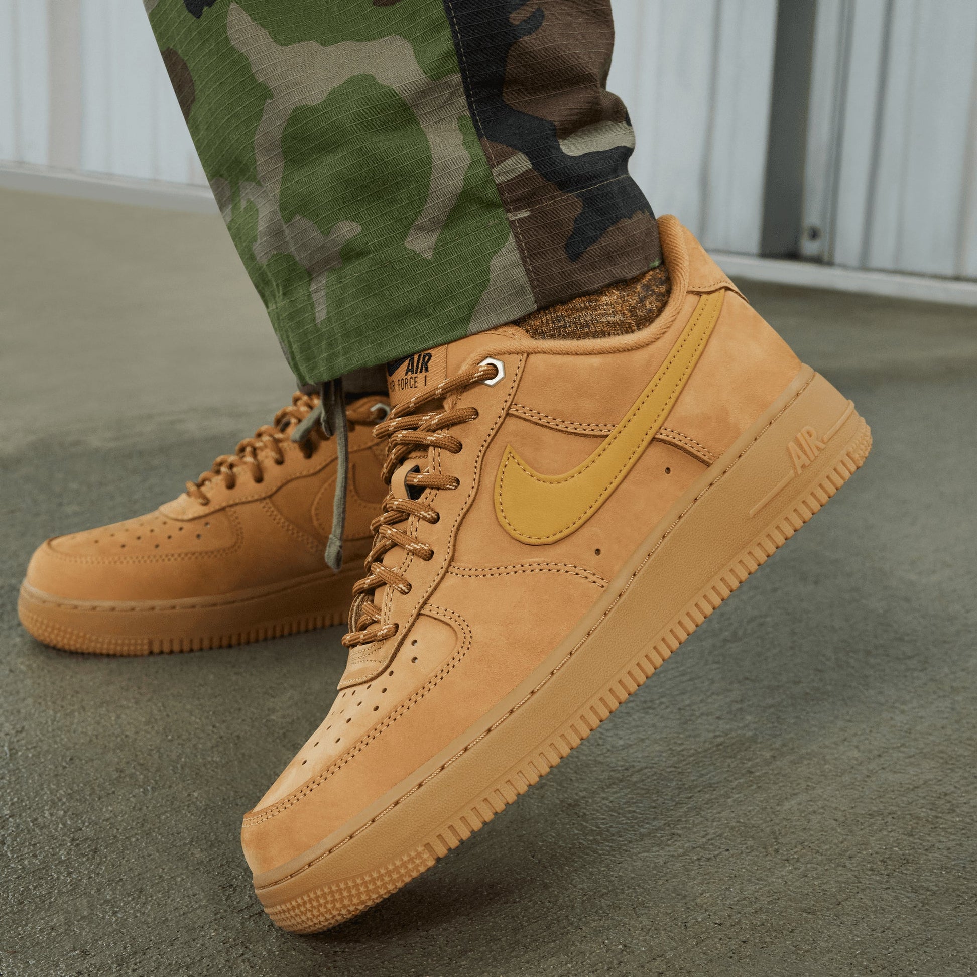 NIKE | AIR FORCE 1 '07 { FLAX/WHEAT-GUM LIGHT BROWN-BLACK