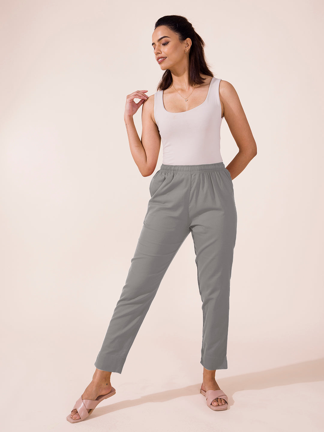 Women Solid Ebony Grey Cotton Pencil Pant