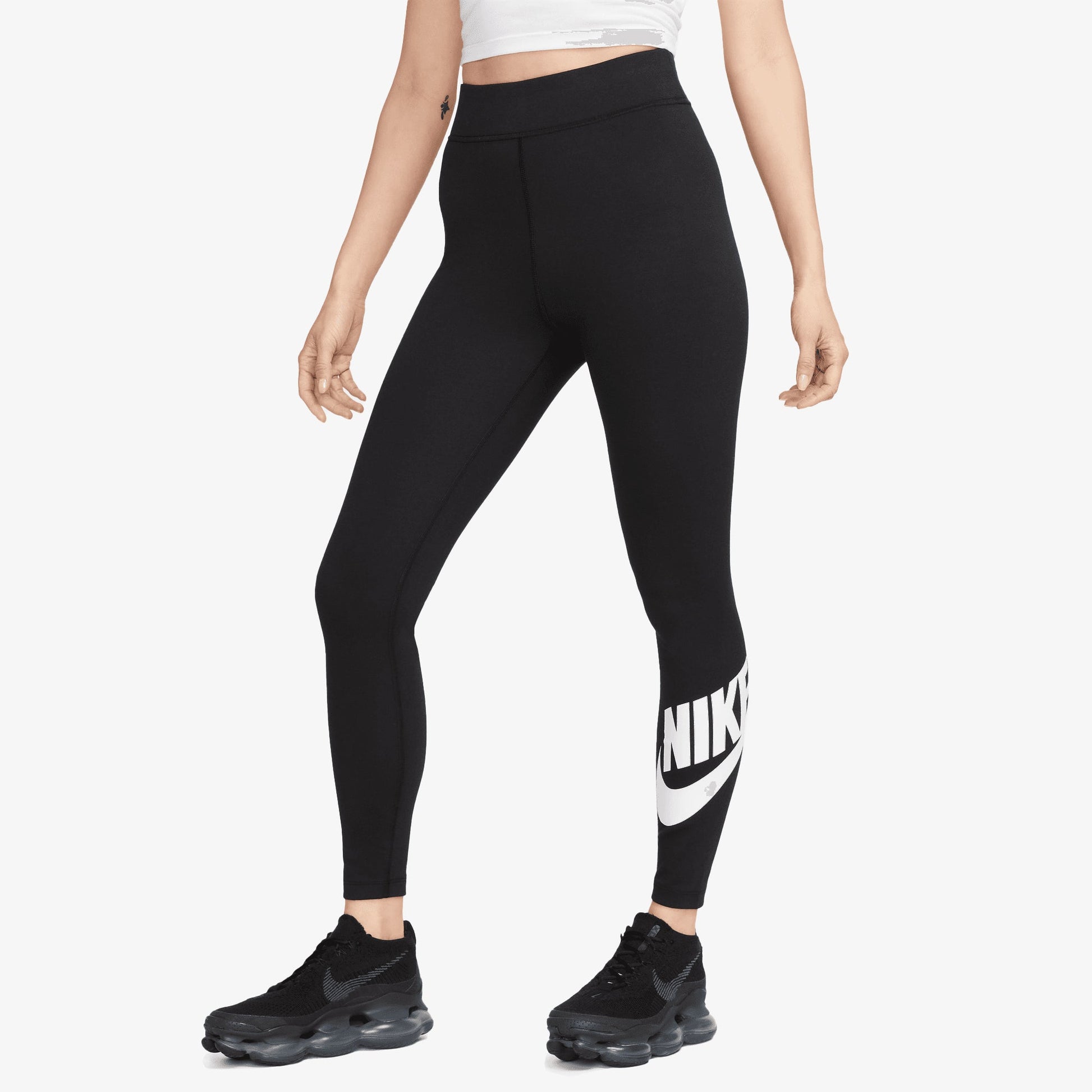 NIKE | SPORTSWEAR CLASSICS { BLACK/WHITE