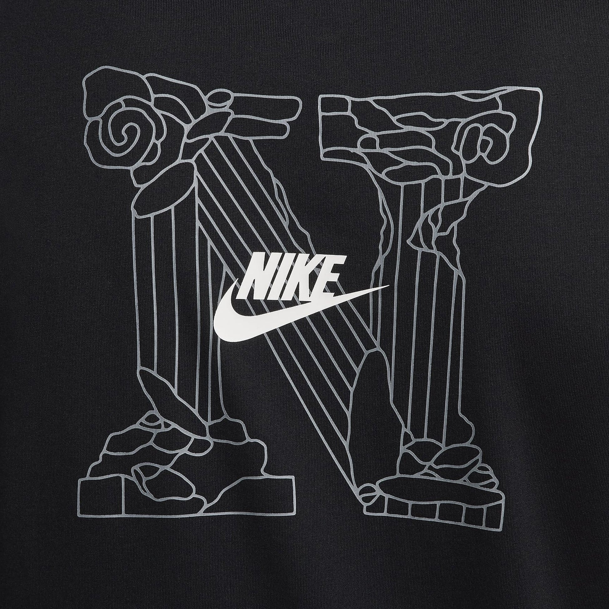NIKE | SPORTSWEAR T-SHIRT { BLACK