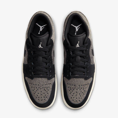 JORDAN | AIR JORDAN 1 LOW { BLACK/BLACK-LT SMOKE GREY-SAIL