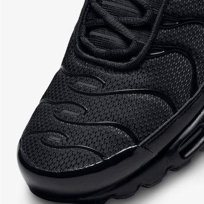 NIKE | AIR MAX PLUS { BLACK/BLACK-BLACK