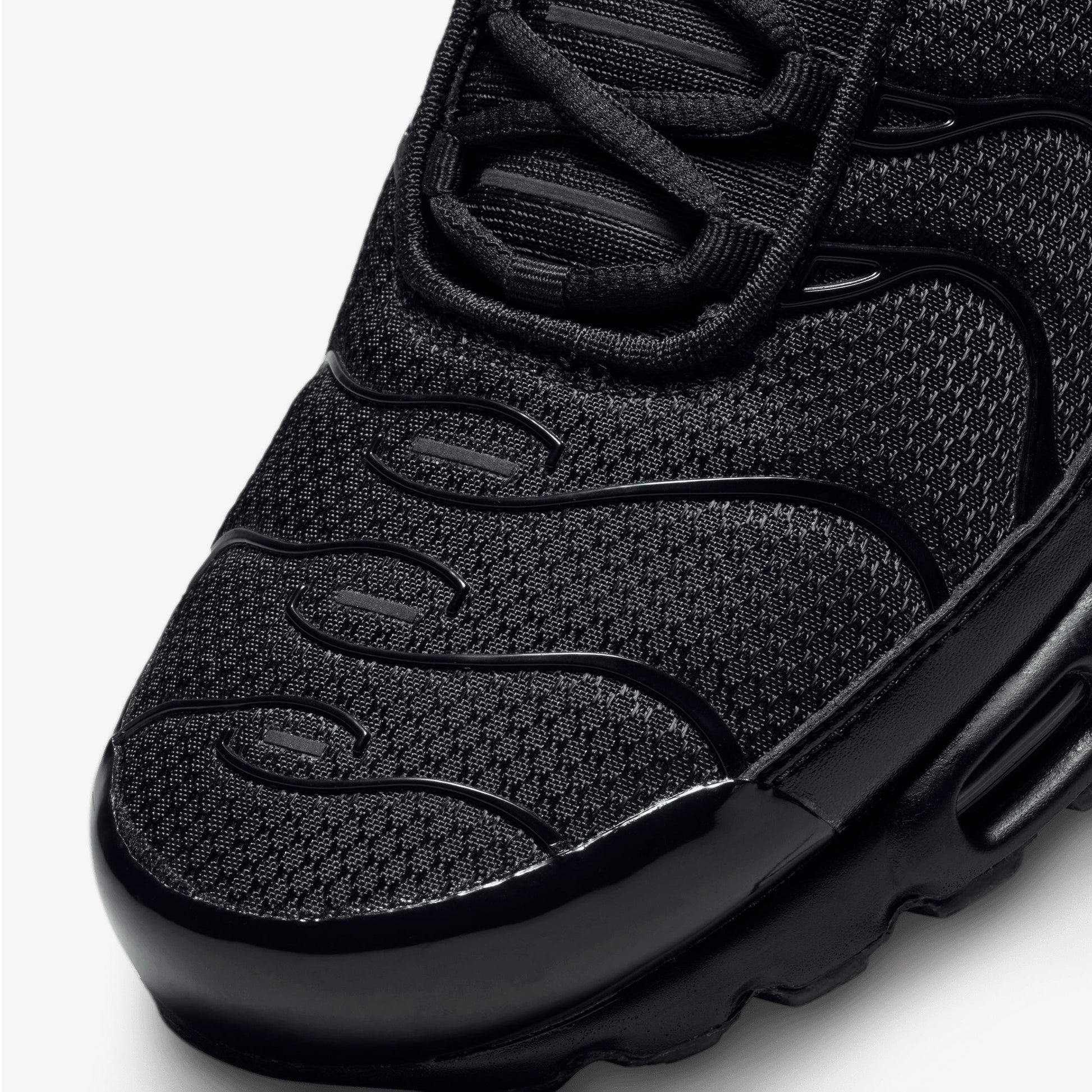 NIKE | AIR MAX PLUS { BLACK/BLACK-BLACK