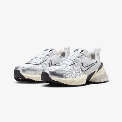 NIKE | V2K RUN { SUMMIT WHITE/METALLIC SILVER