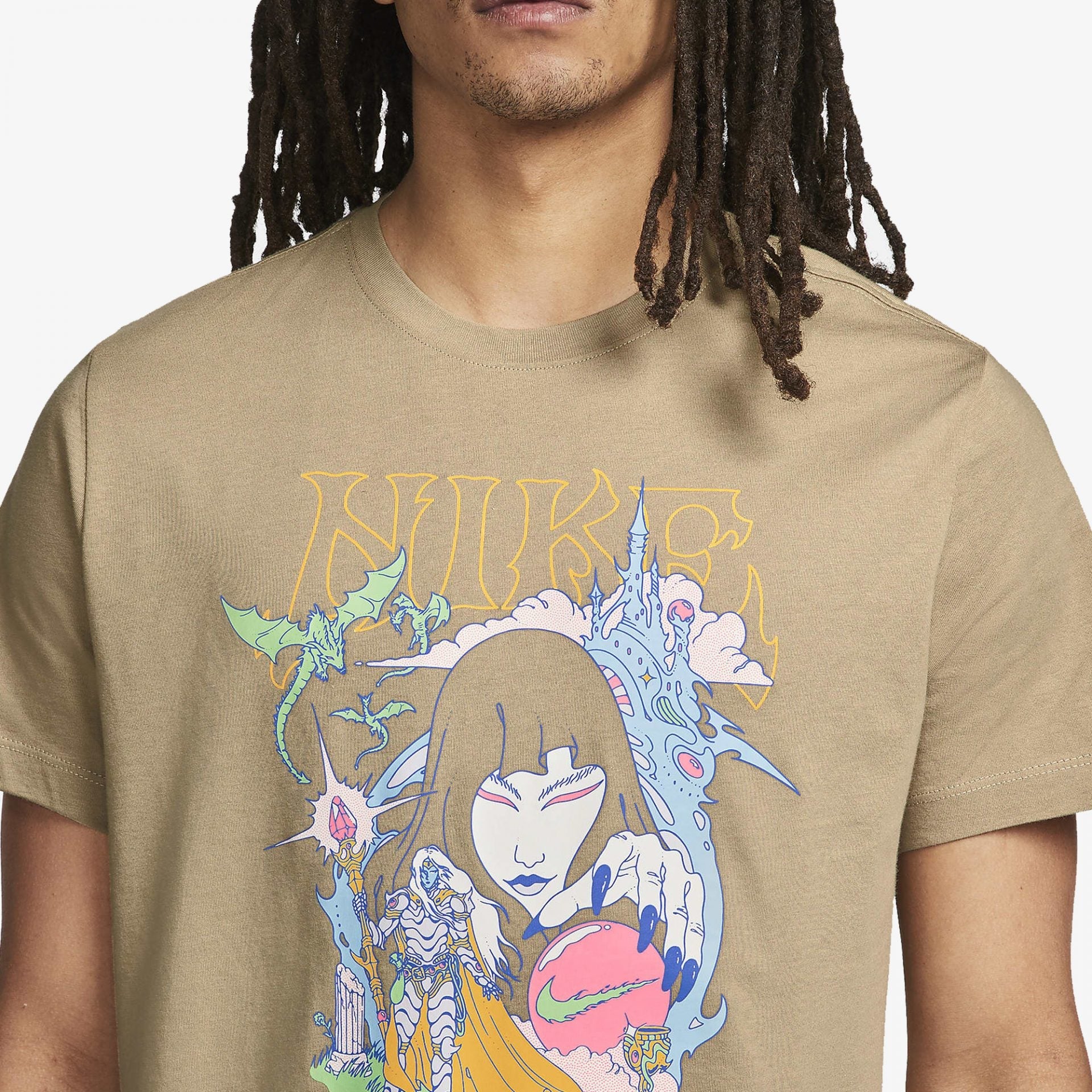 Nike | NSW TEE FANTASY GRAPHIC  { KHAKI