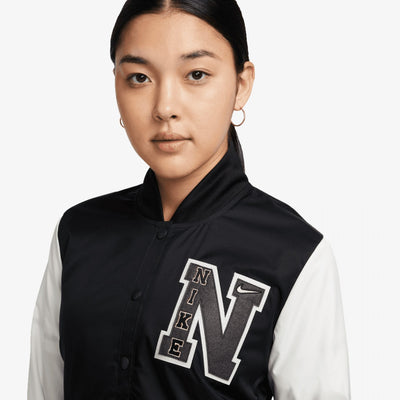 Nike | SPORTSWEAR  { BLACK/DK SMOKE GREY