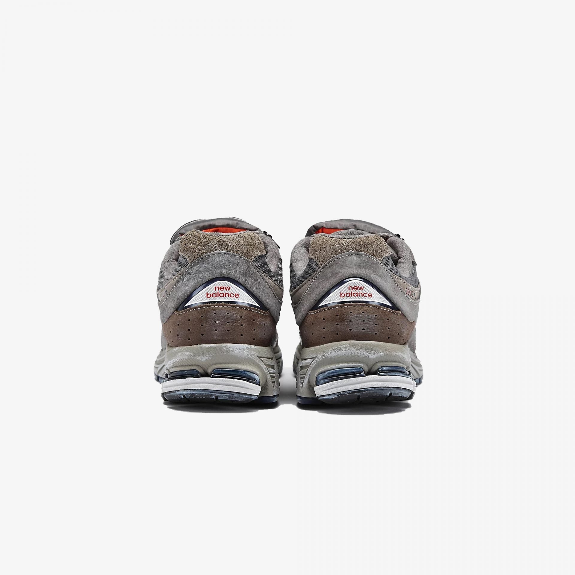 New Balance | 2002R  { GREY