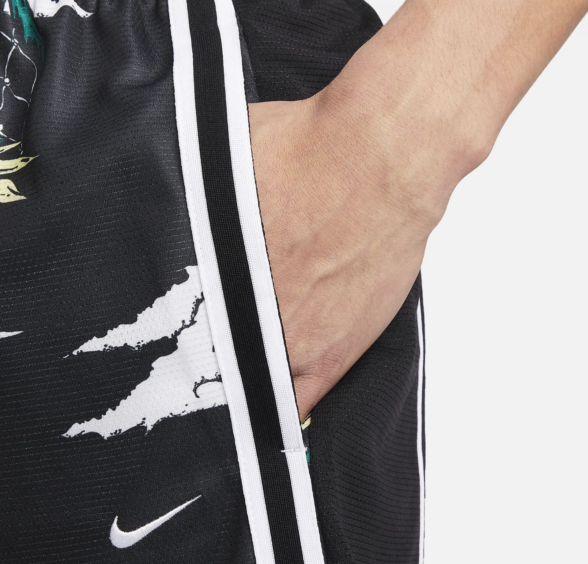Nike | DRI-FIT DNA+  { BLACK / WHITE