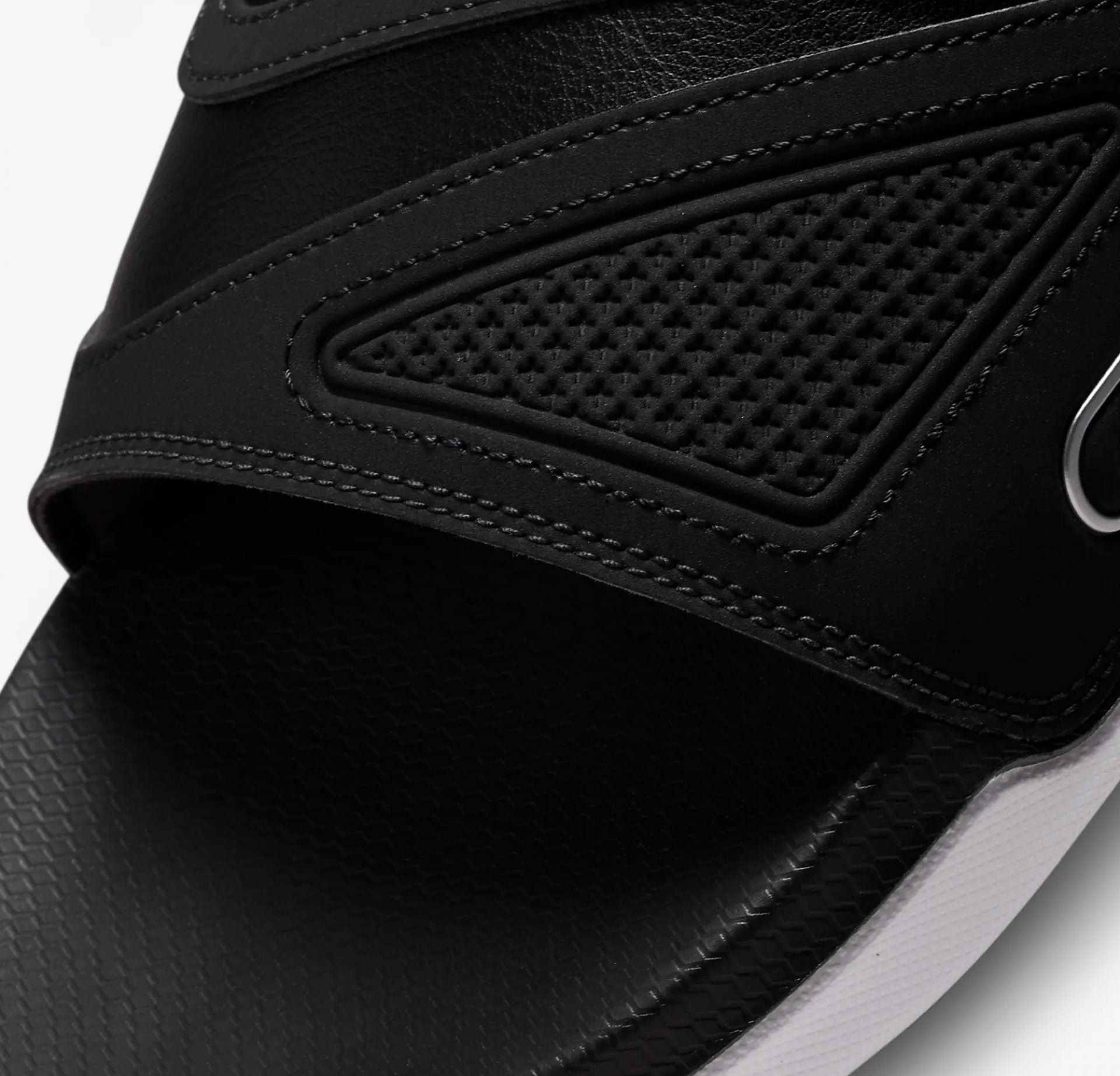 Nike | AIR MAX CIRRO SLIDE  { BLACK METALLIC SILVER