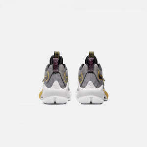Nike | ZOOM FREAK 3  { IRON GREY