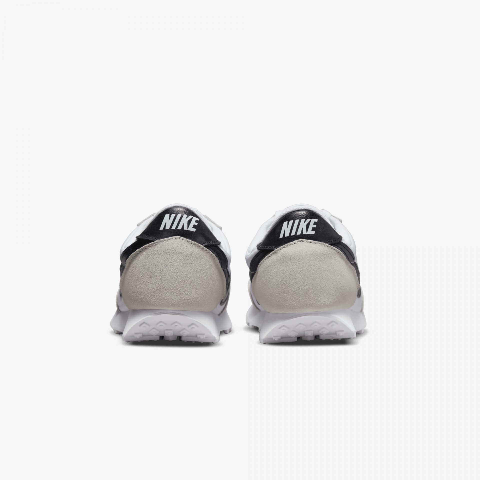Nike | DAYBREAK  { WHITE/BLACK