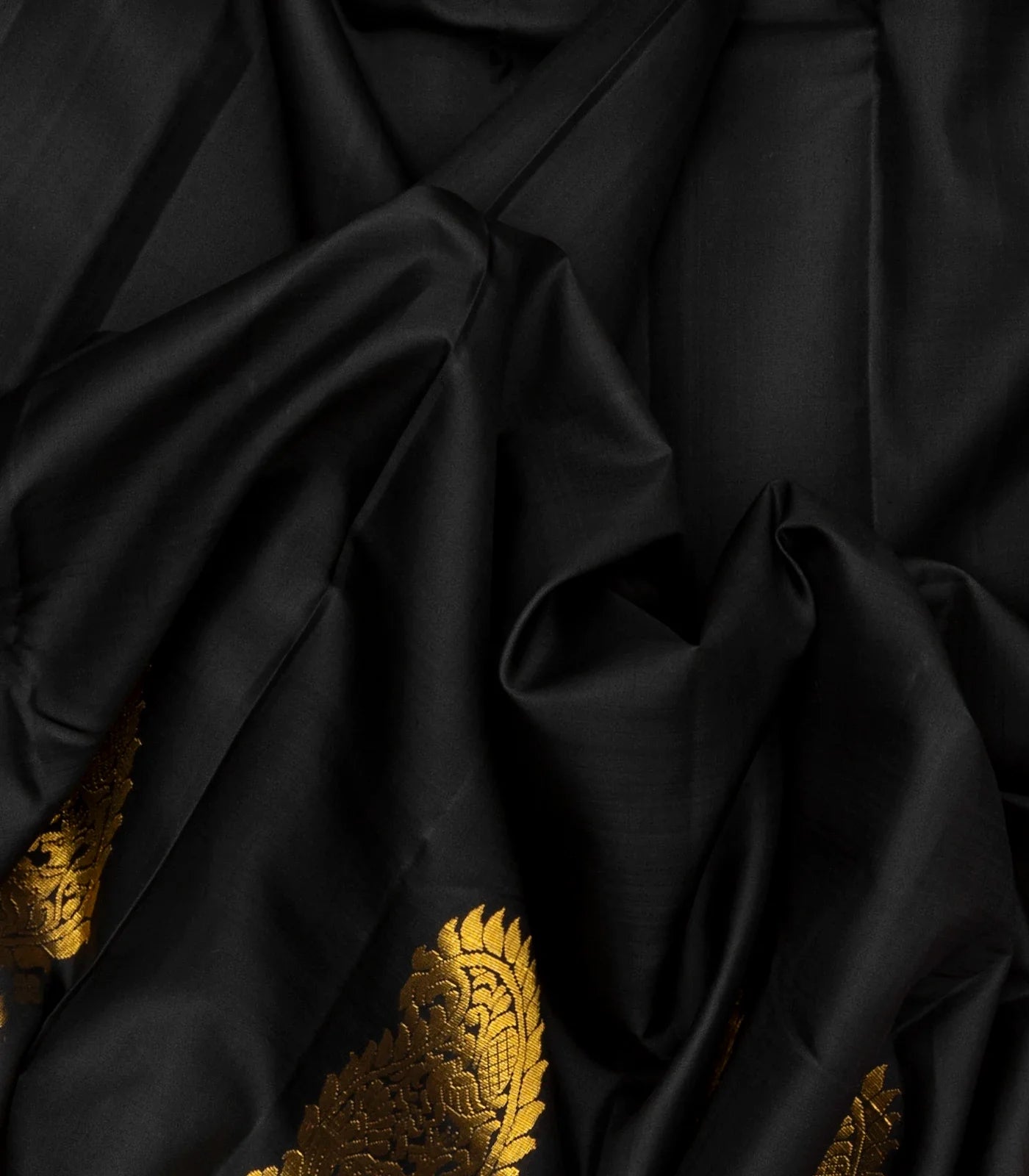 Black Handloom Kanchipuram Silk Saree With Contrast Pallu