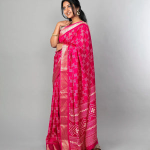 Pink Woven Dola Synthetic Saree With Printed Checks