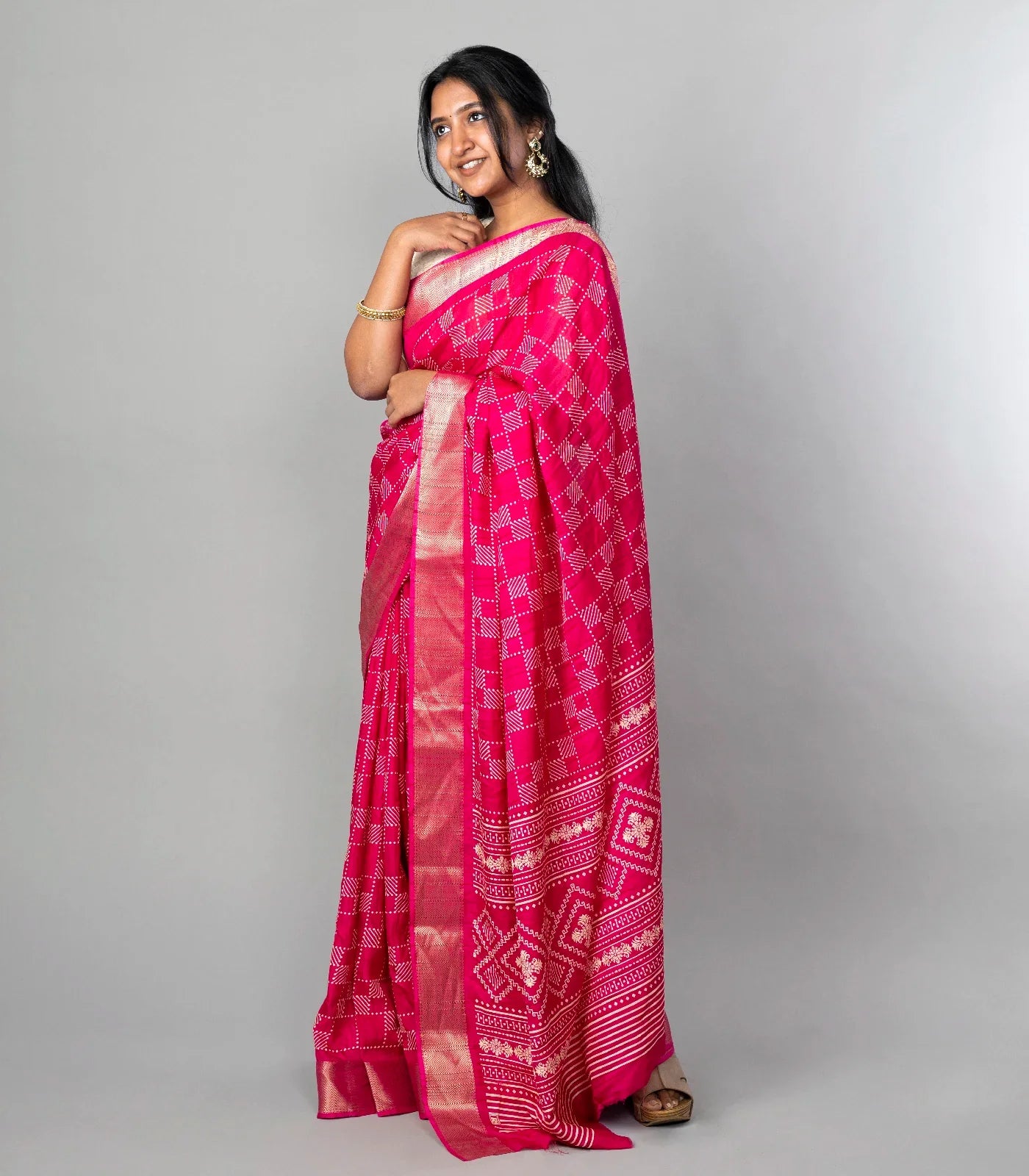 Pink Woven Dola Synthetic Saree With Printed Checks