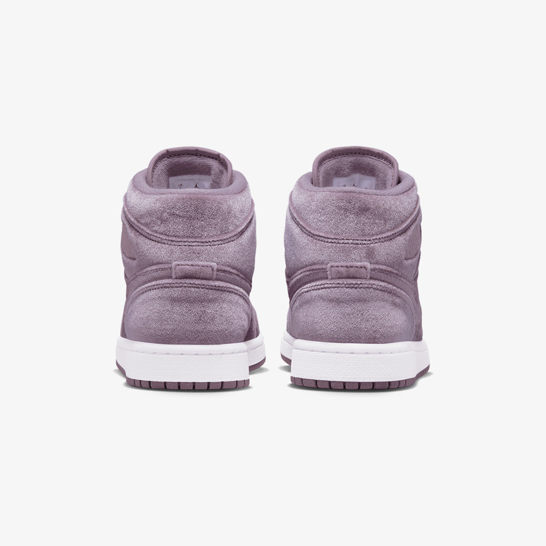 Jordan | AIR JORDAN 1 MID SE  { WHITE/PURPLE SMOKE