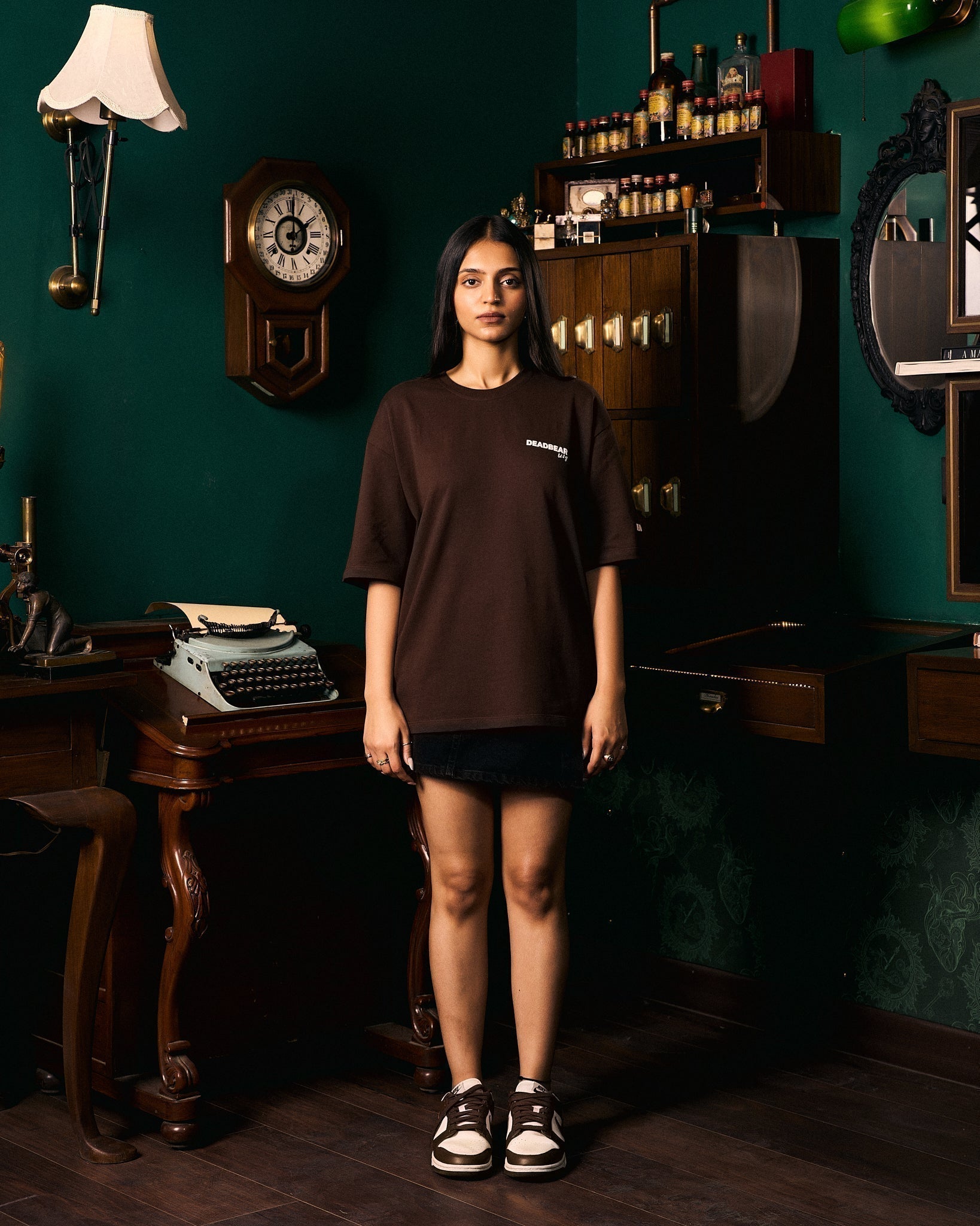 Closure Tee Brown