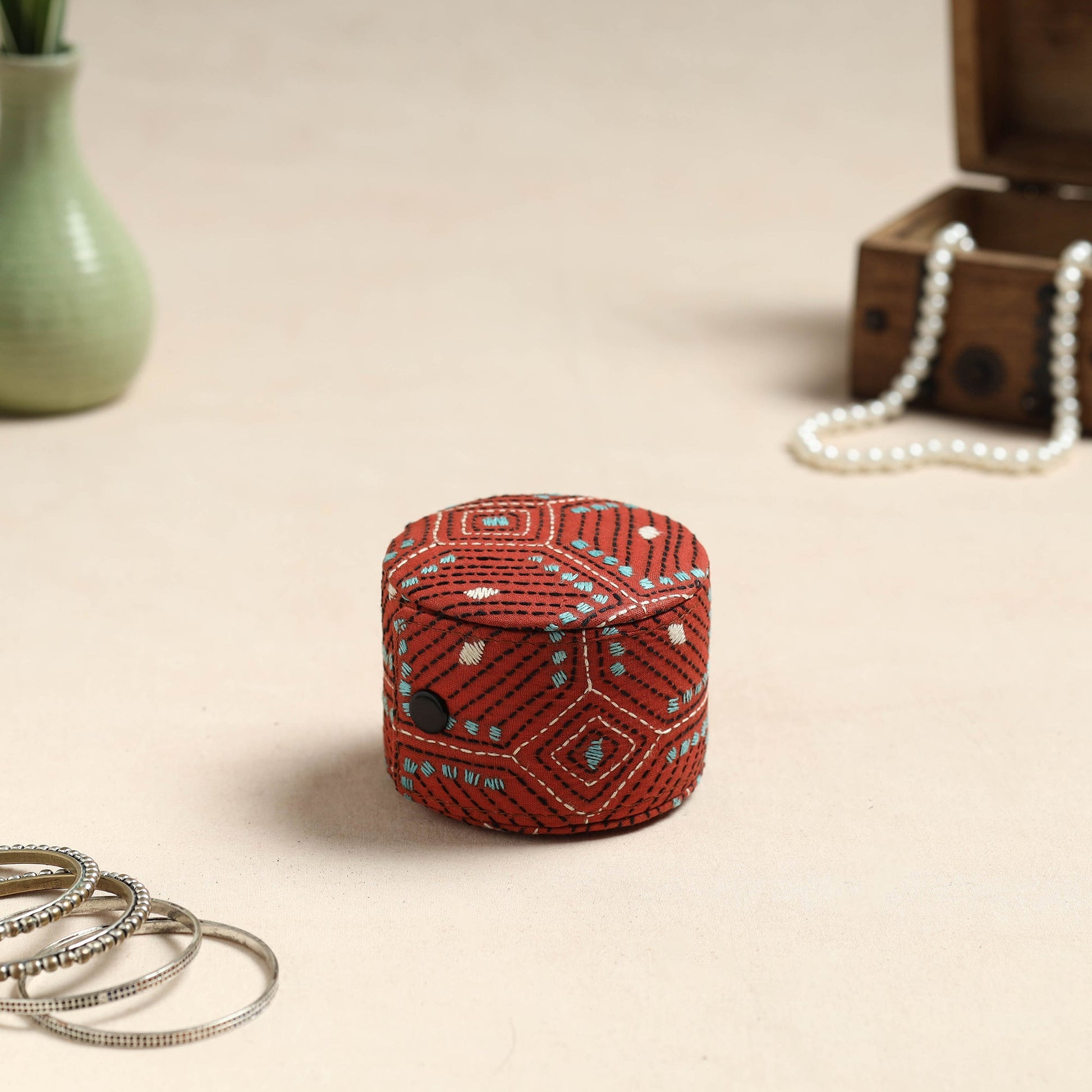 Bengal Kantha Work Handcrafted Bangle Box (Small)