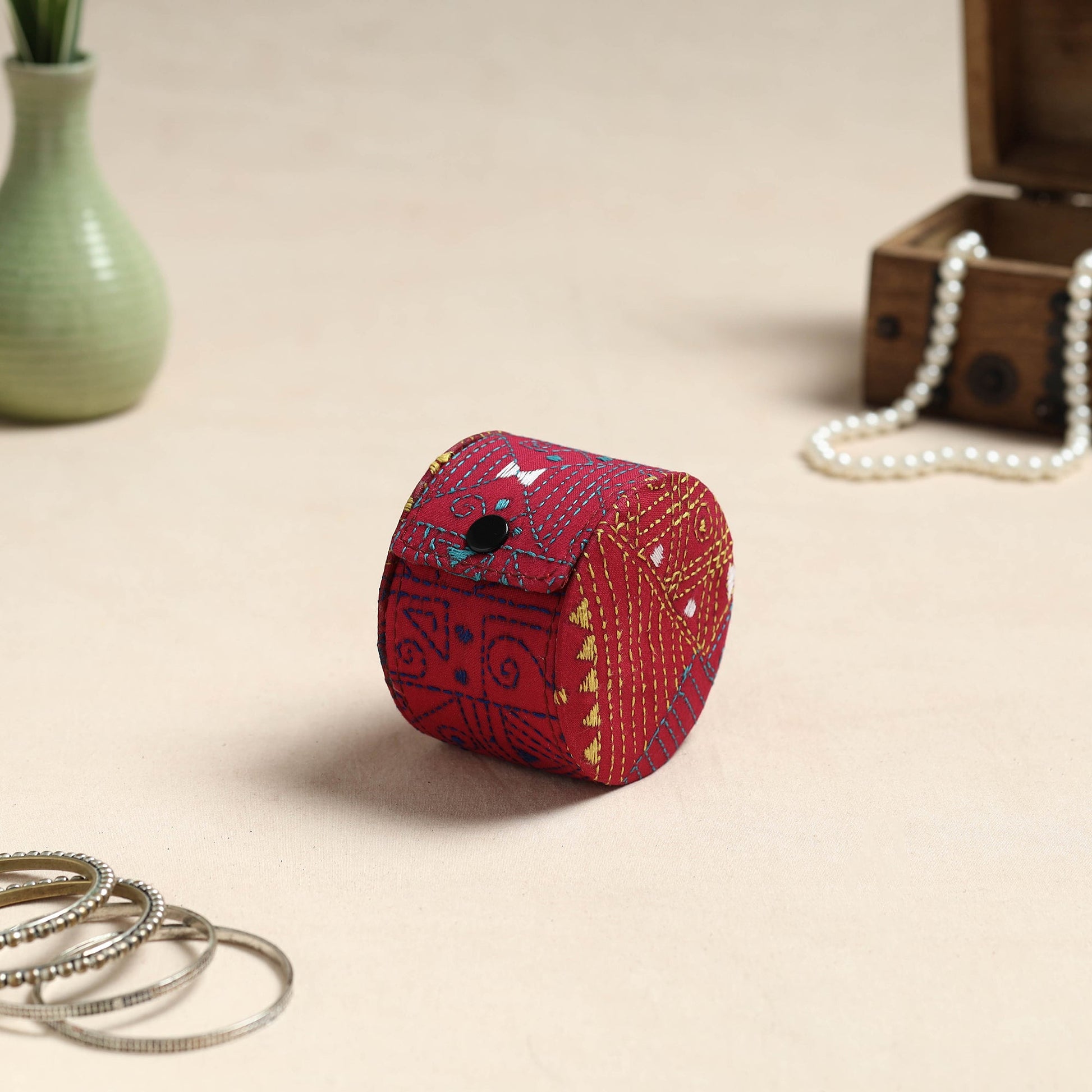 Bengal Kantha Work Handcrafted Bangle Box (Small)