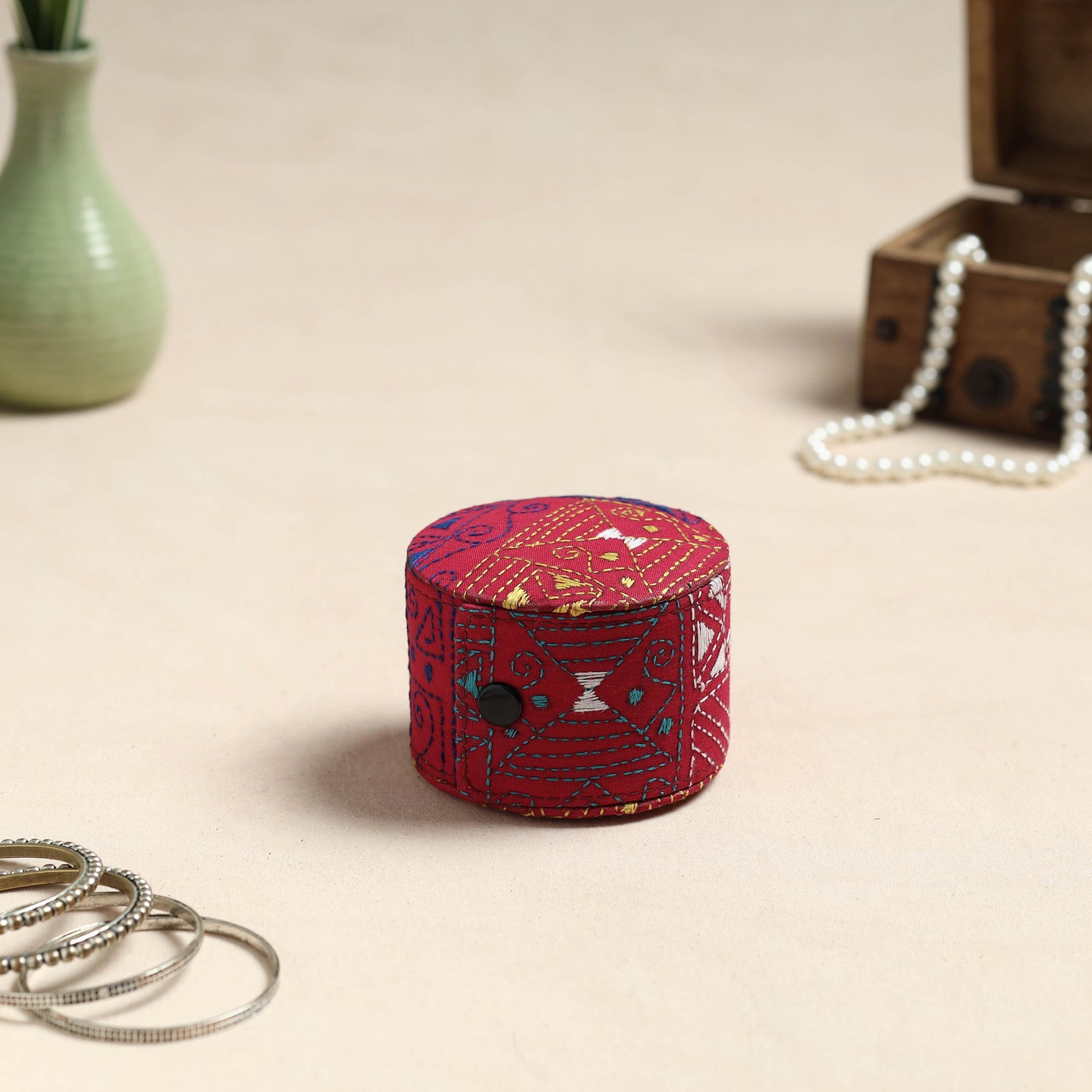 Bengal Kantha Work Handcrafted Bangle Box (Small)