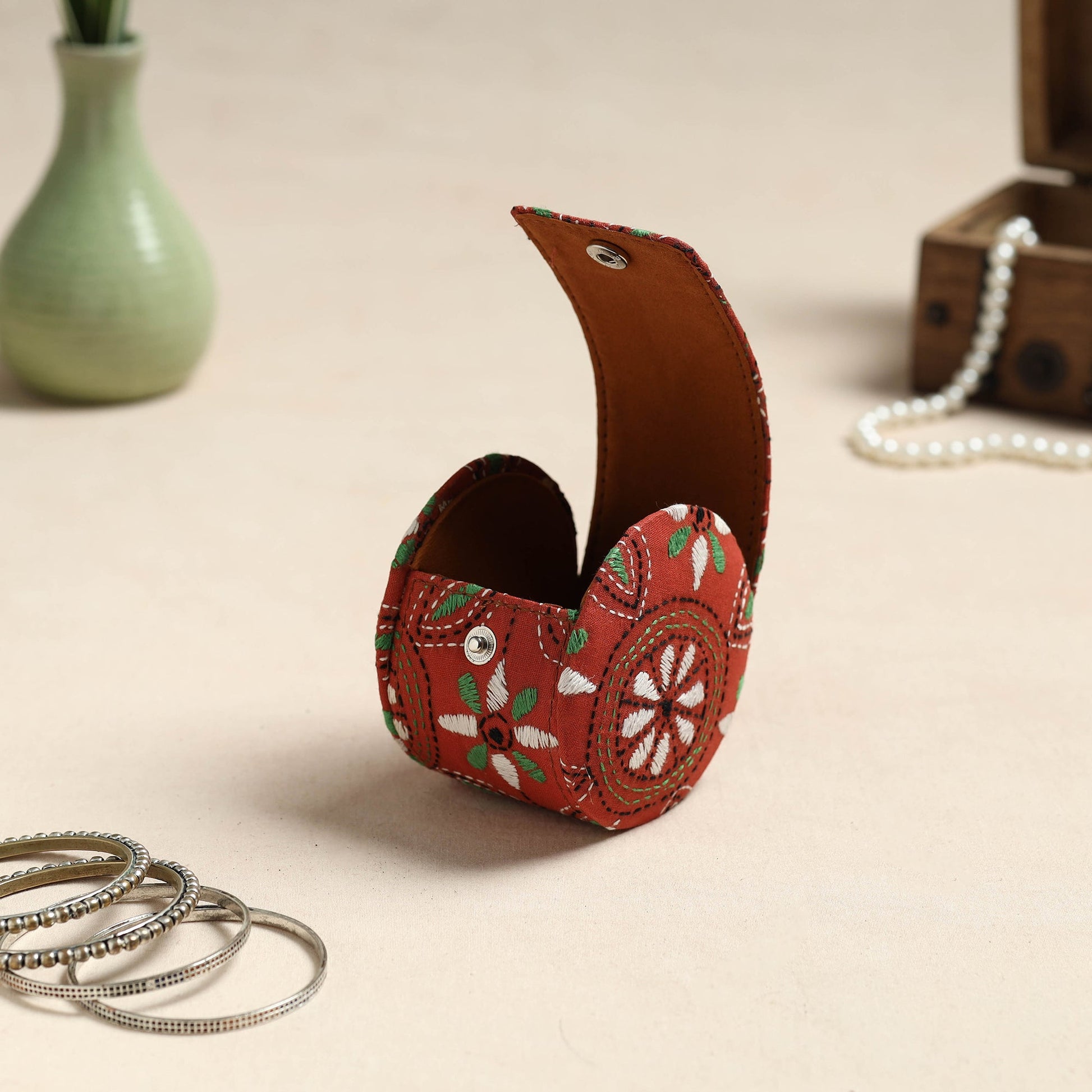 Bengal Kantha Work Handcrafted Bangle Box (Small)