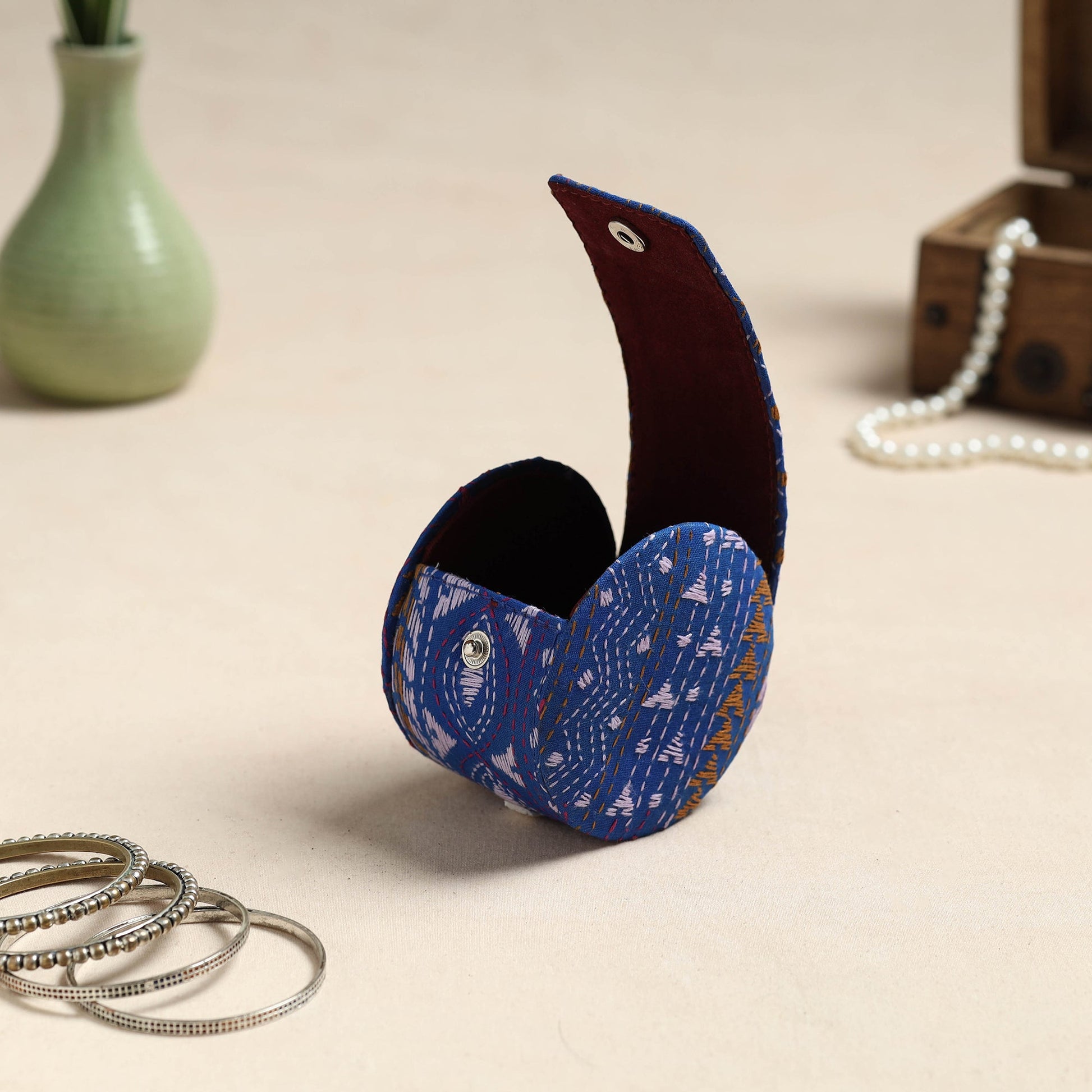 Bengal Kantha Work Handcrafted Bangle Box (Small)