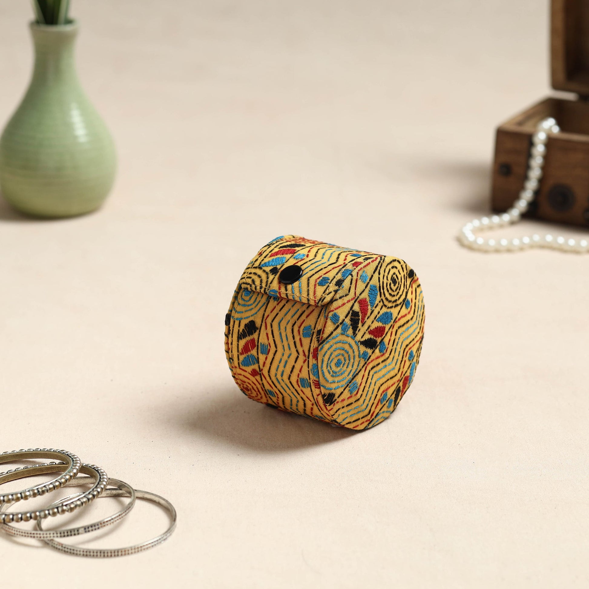 Bengal Kantha Work Handcrafted Bangle Box (Small)