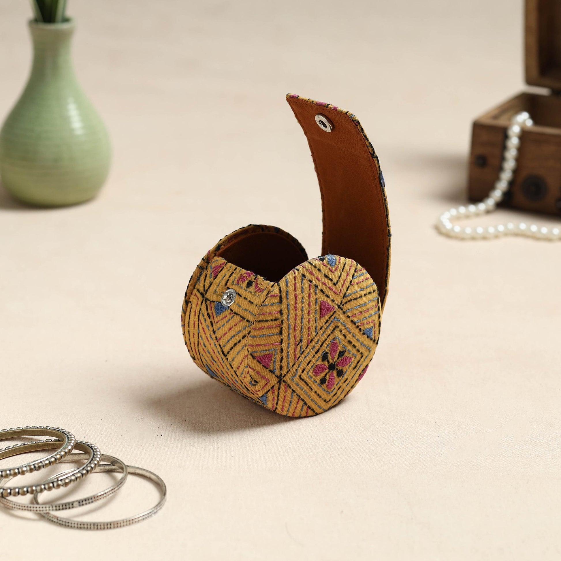 Bengal Kantha Work Handcrafted Bangle Box (Small)