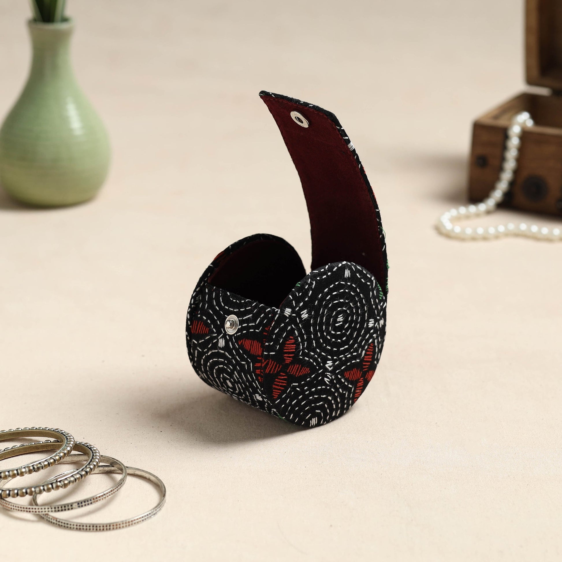 Bengal Kantha Work Handcrafted Bangle Box (Small)
