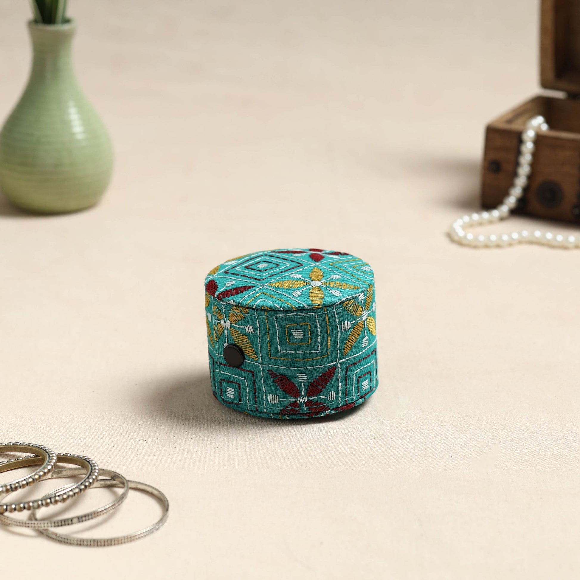 Bengal Kantha Work Handcrafted Bangle Box (Small)