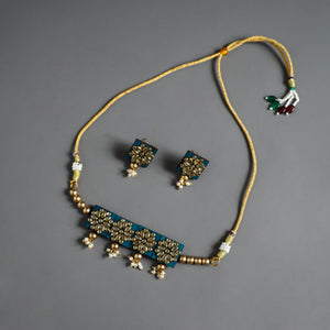 Handmade Kundan & Beadwork Choker Necklace Set 04