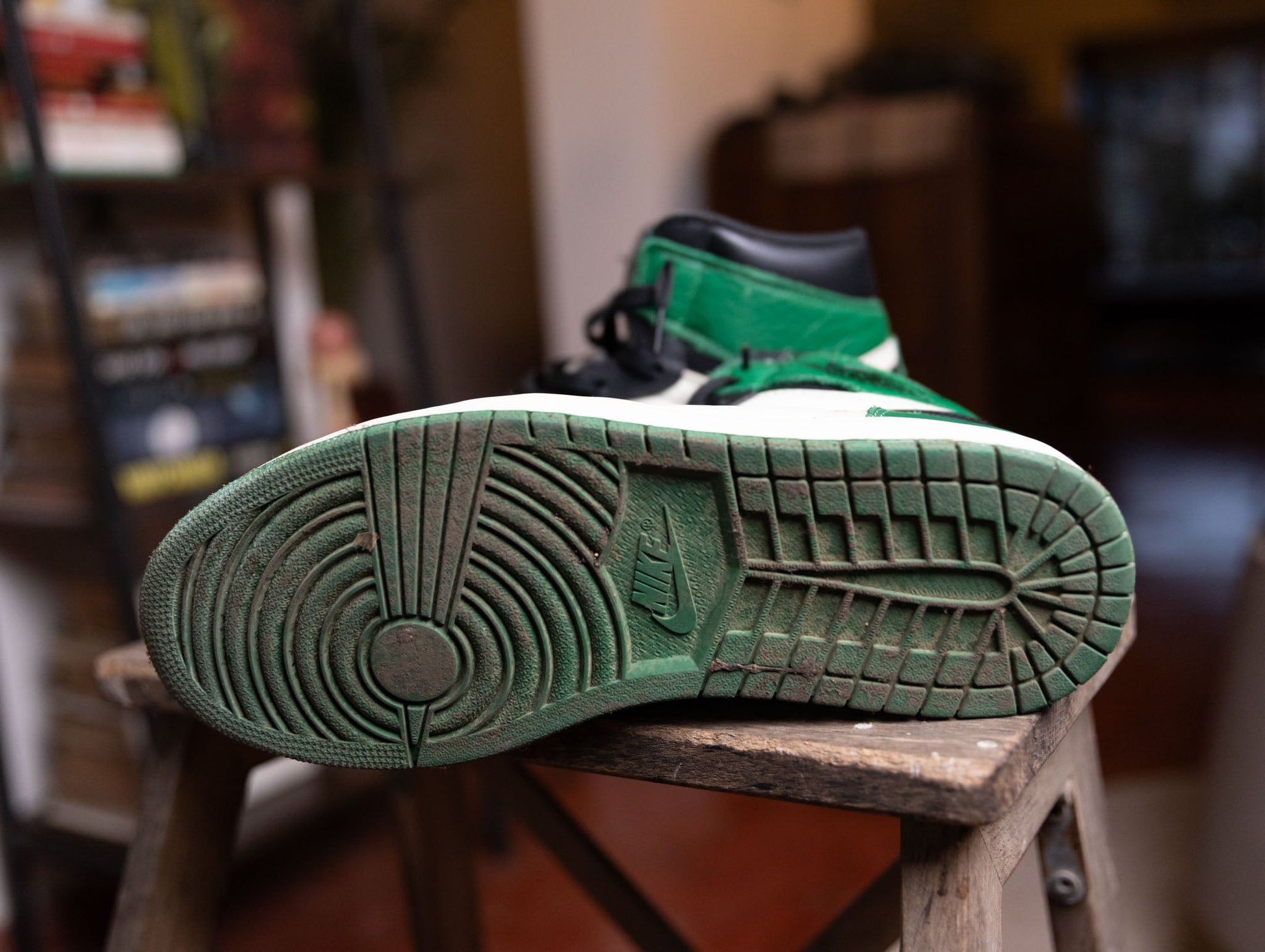 Nike Air Jordan 1 Retro High OG Pine Green