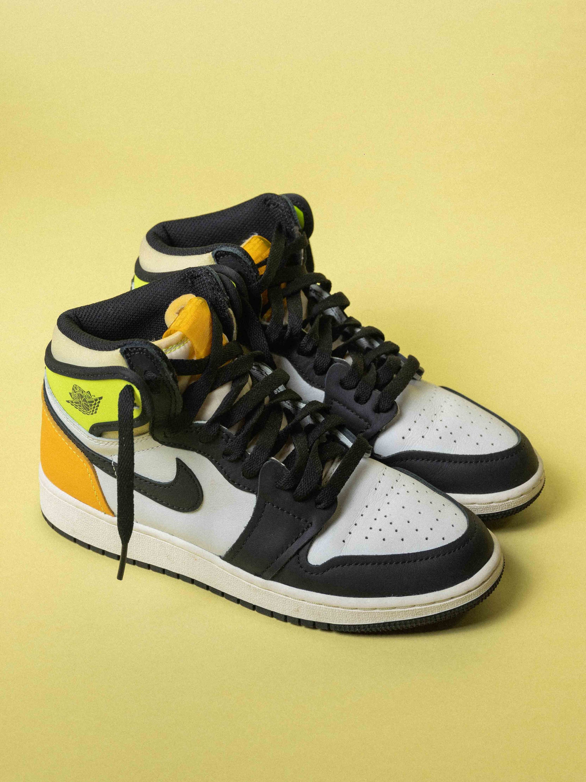 Nike Air Jordan 1 Retro High White Black Volt University Gold