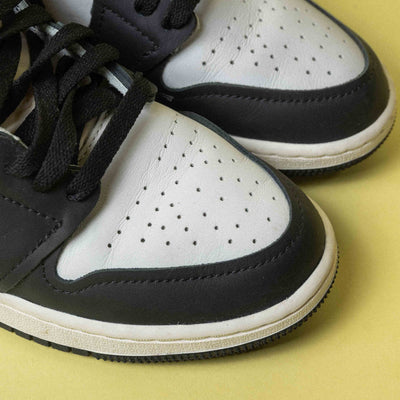Nike Air Jordan 1 Retro High White Black Volt University Gold