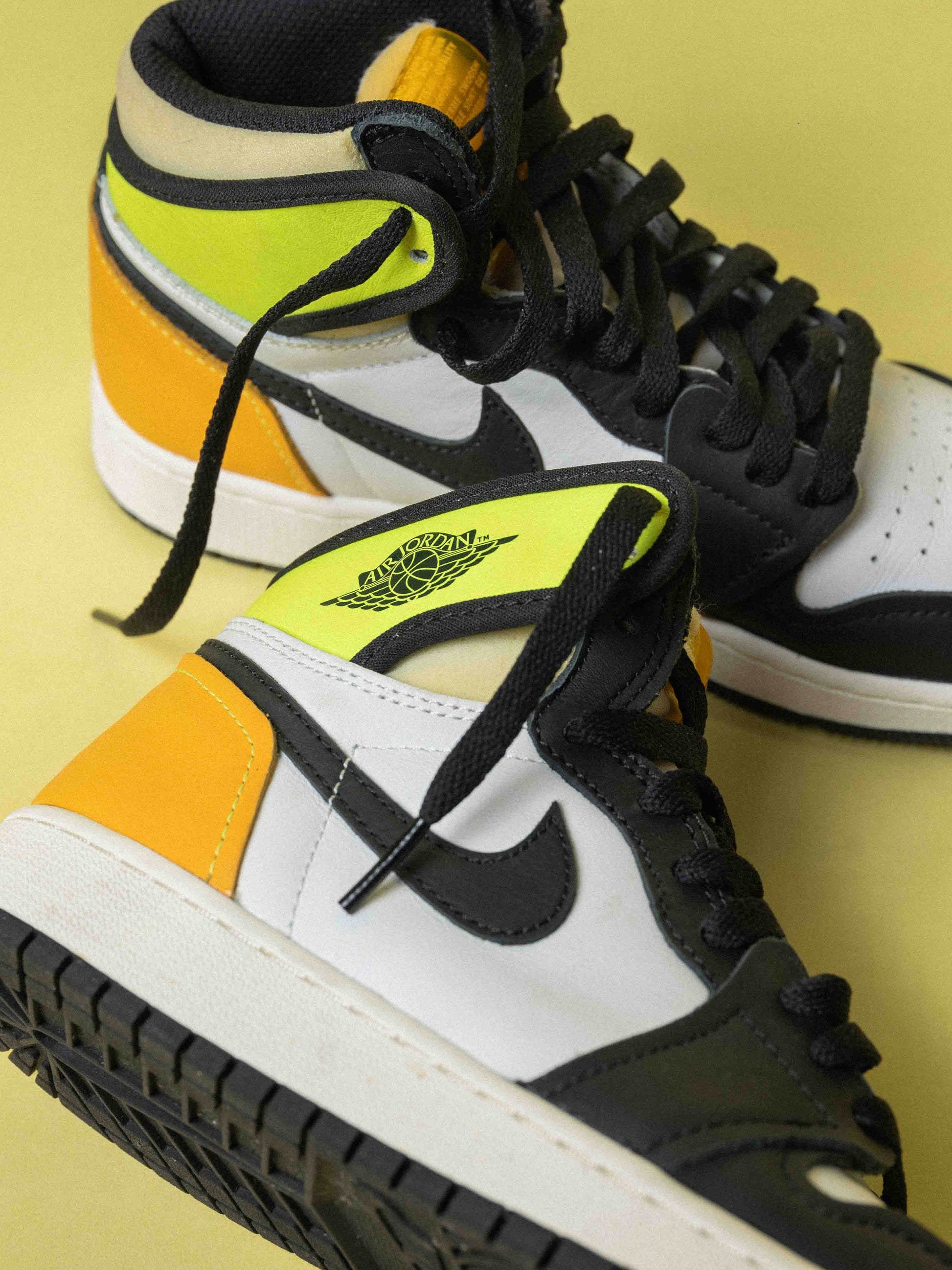 Nike Air Jordan 1 Retro High White Black Volt University Gold