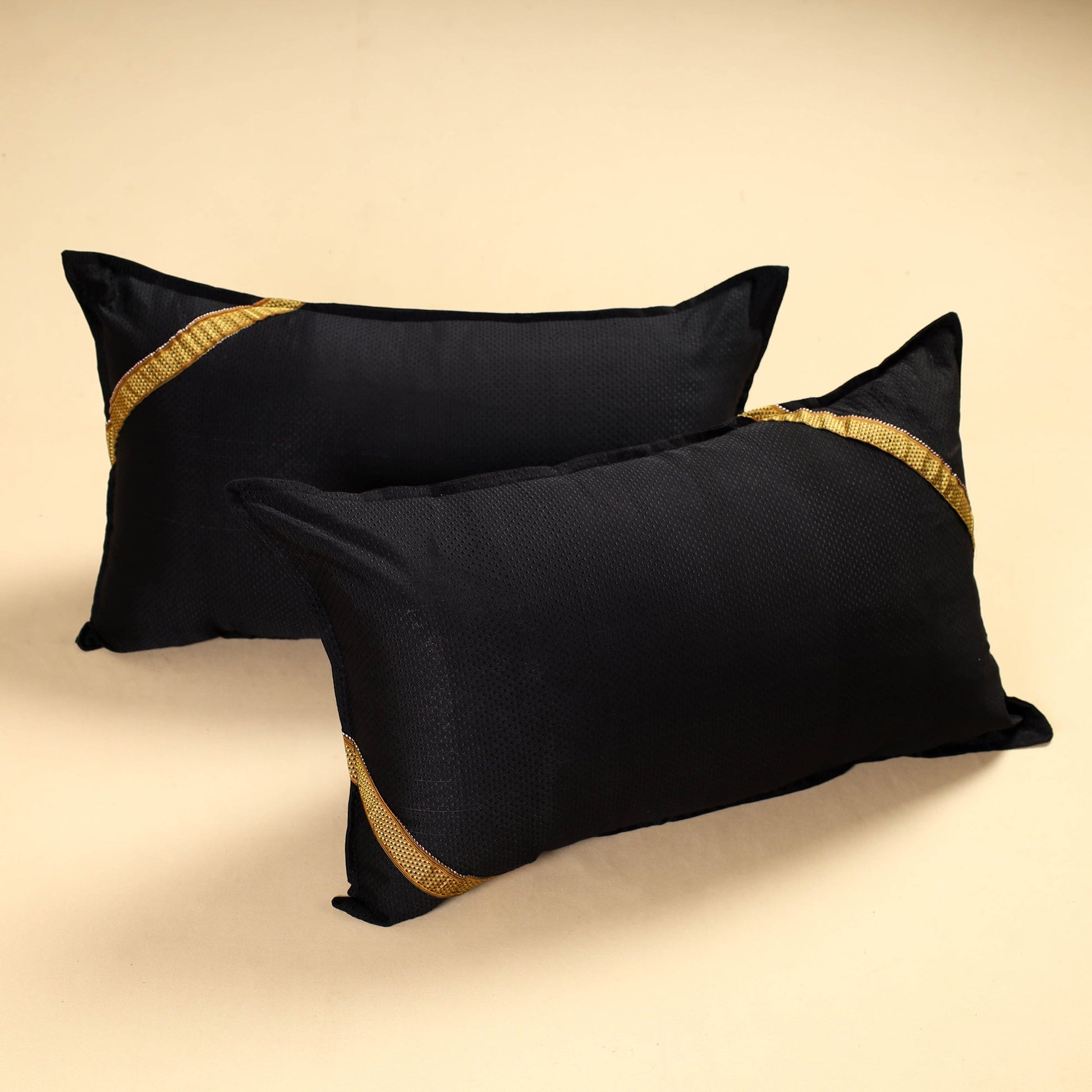 Black - Khun Weave Cotton Pillow Covers (Set of 2)
