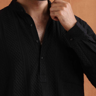 trueBrowns Men's Black Textured Cotton Dobby Short Kurta