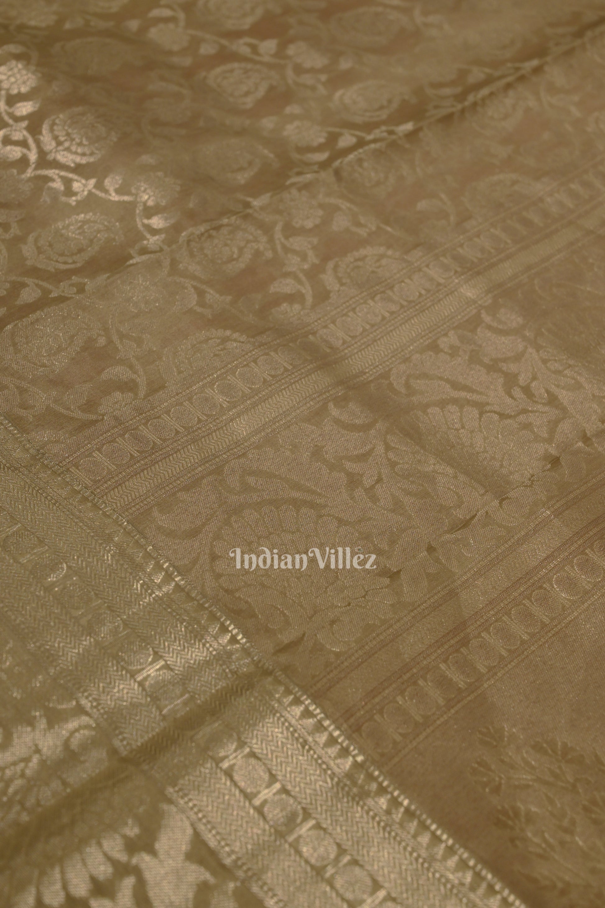 Off White Flower Motif Pure Kanjivaram Silk Saree