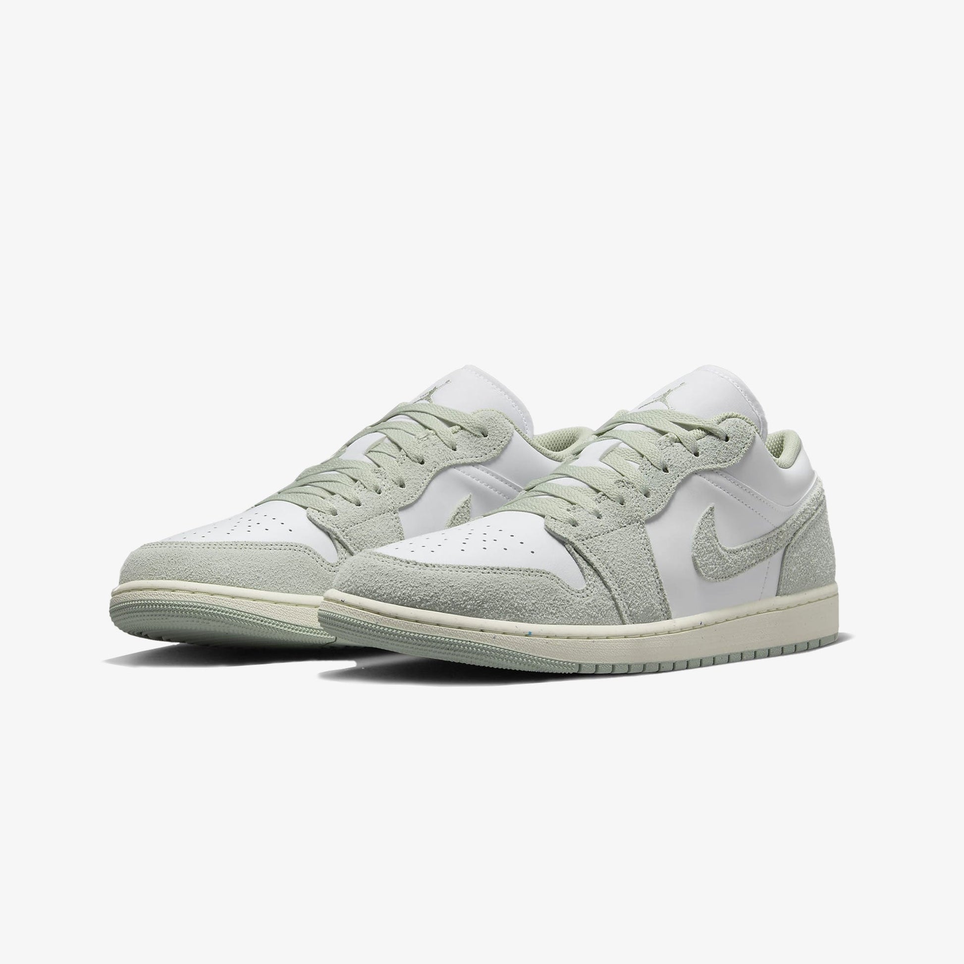 Jordan | AIR JORDAN 1 LOW SE  { WHITE/SEAFOAM-SAIL