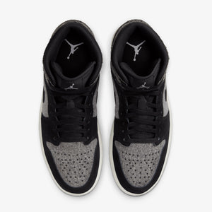 JORDAN | AIR JORDAN 1 MID SE V2 { BLACK/BLACK-SAIL-GUM MED BROWN